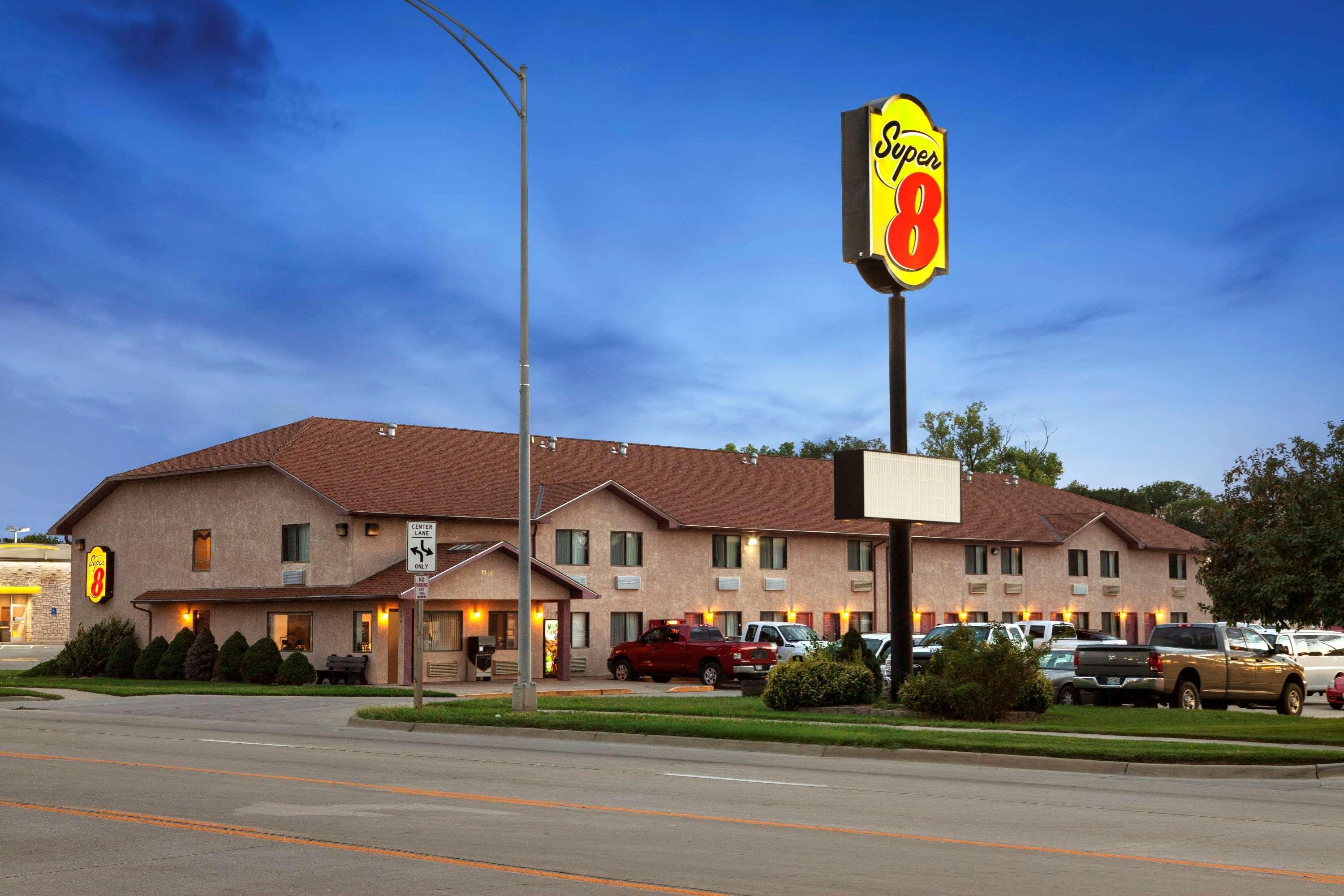 Super 8 By Wyndham Concordia Hotel Bagian luar foto