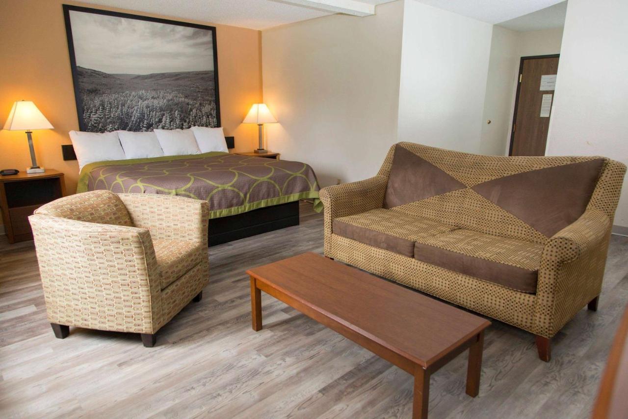 Super 8 By Wyndham Concordia Hotel Bagian luar foto