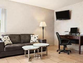 Super 8 By Wyndham Concordia Hotel Bagian luar foto