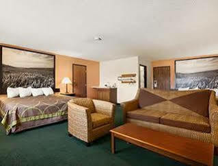 Super 8 By Wyndham Concordia Hotel Bagian luar foto